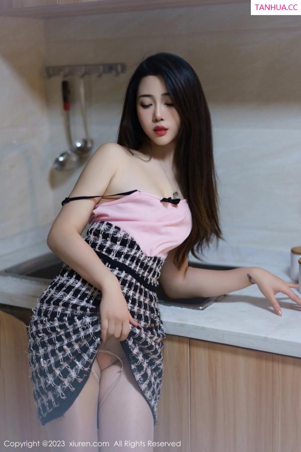   [XiuRen]高清写真图 2023.05.25 No.6799 严利娅Yuliya 丰腴美臀第6张图片